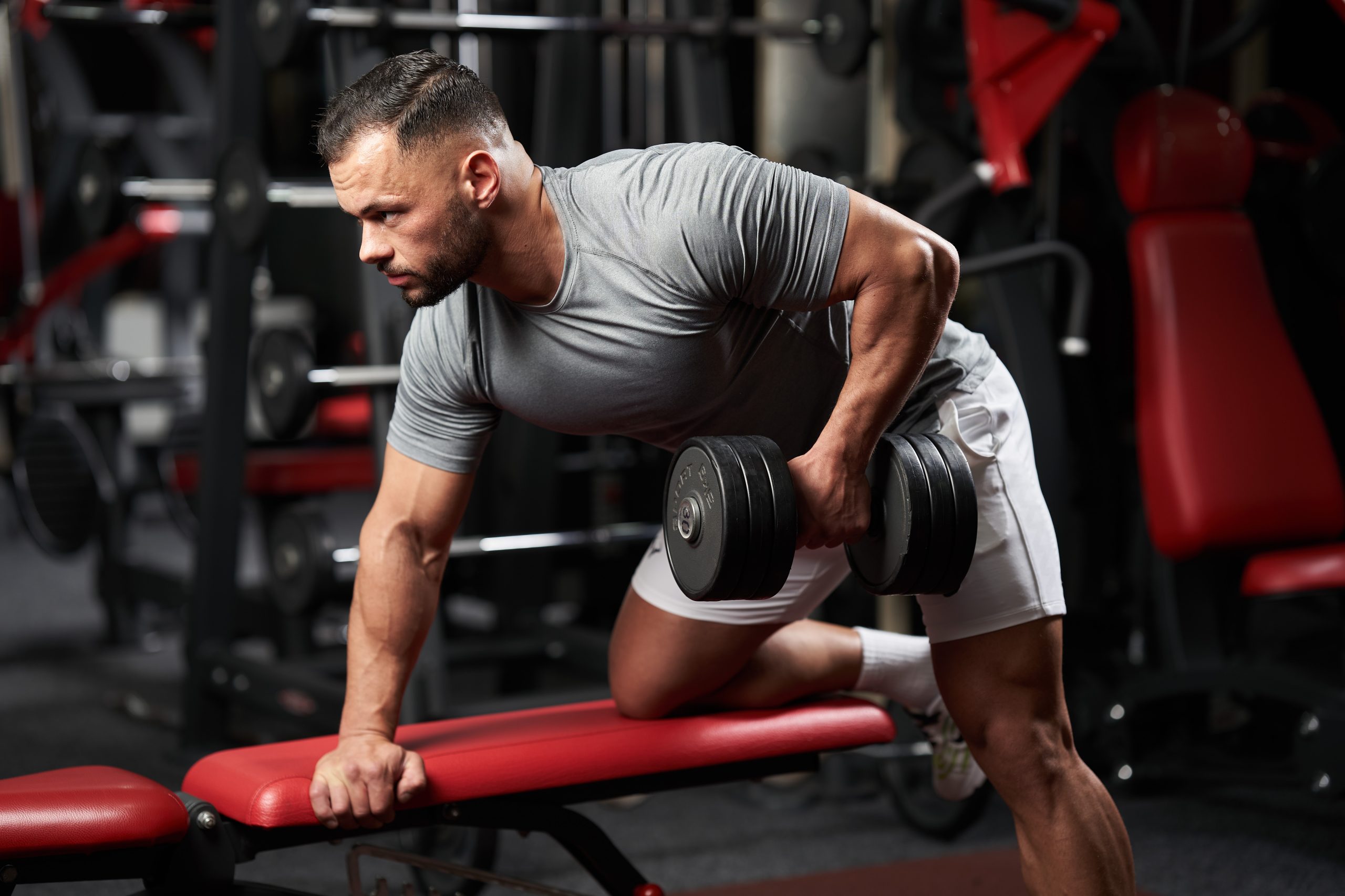 Oberer Rücken Übungen im Fitnessstudio